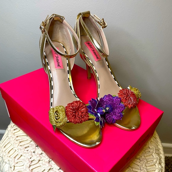 Betsey Johnson Shoes - Floral PrettyGirl sandals*